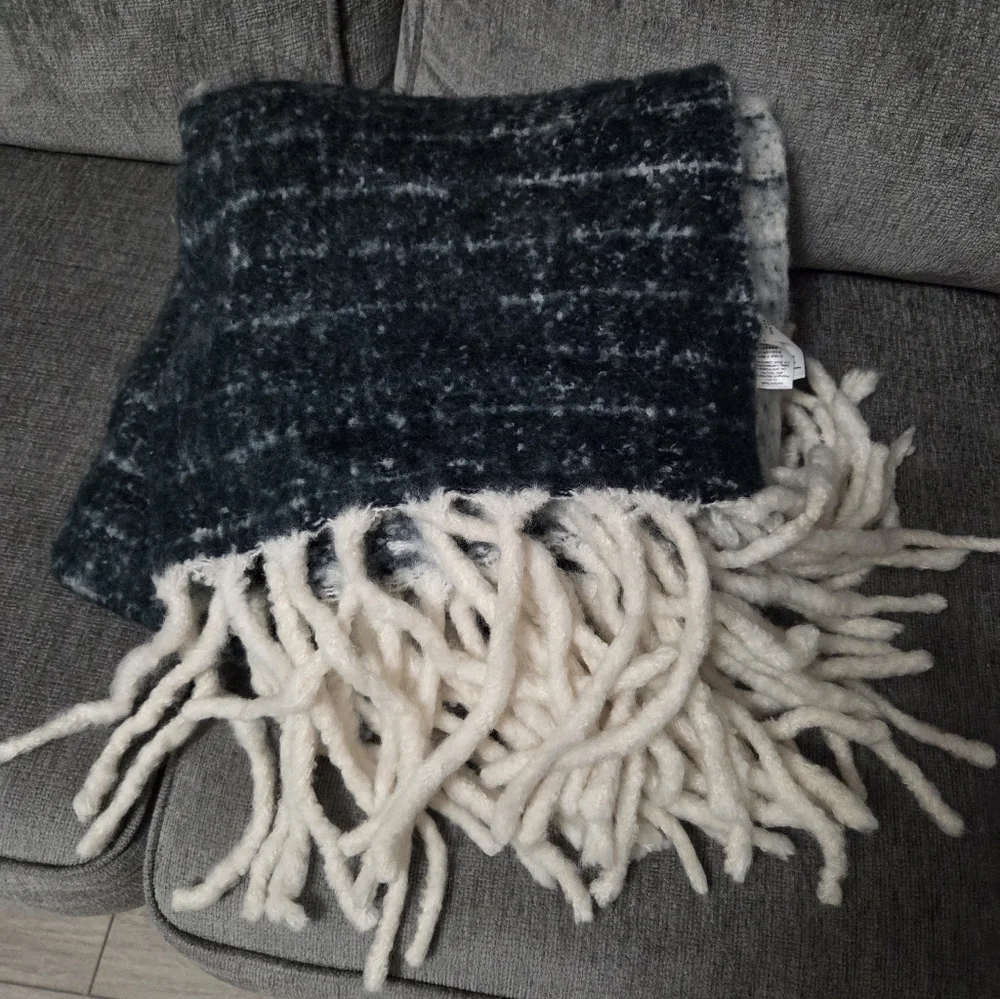 Chunky West Elm wool/acrylic reversible Throw Blanket
